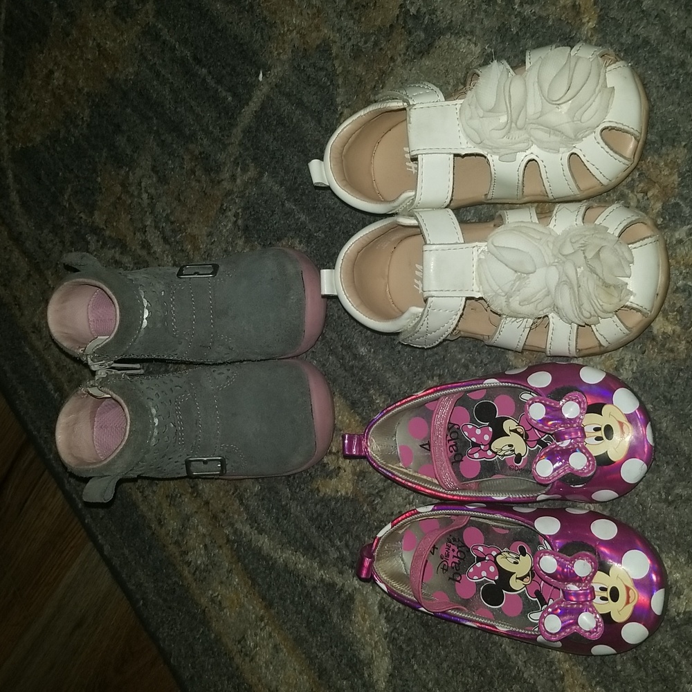 4 Wide Stride Rite Boots Grey Leather Lilac, Minnie Mouse, White H&M Sandals